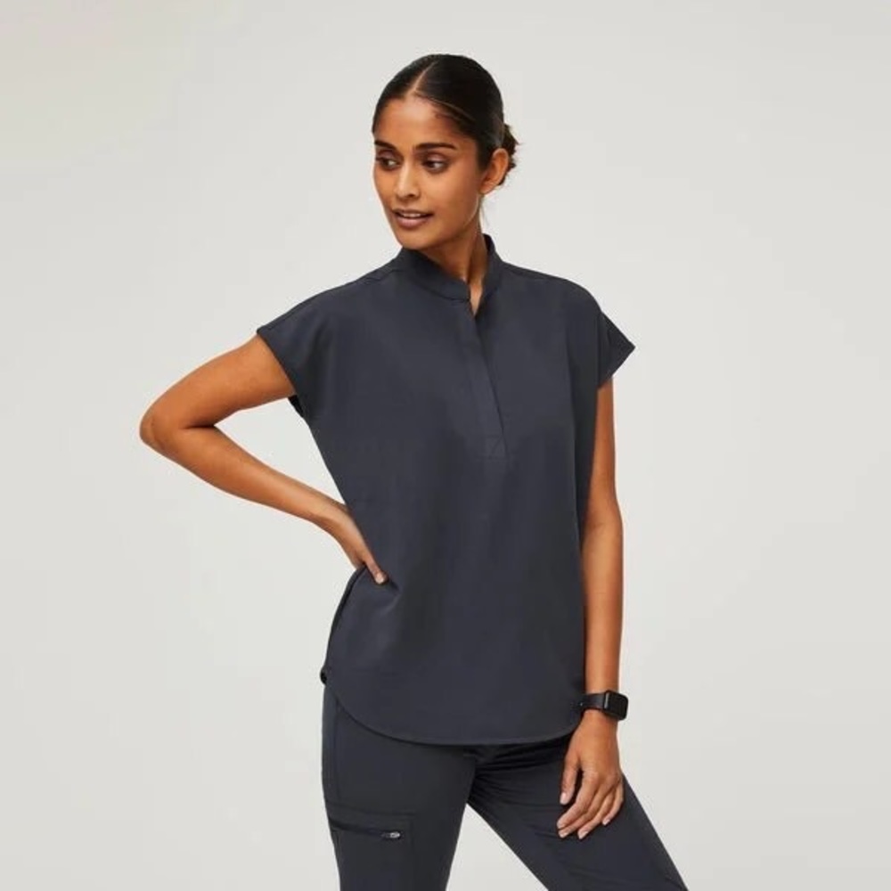 Figs Set: Rafaela Scrub Top & Kade Cargo Scrub Pants